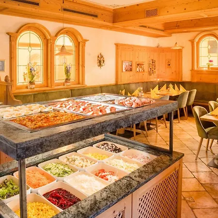 Hotel Garni Alpenland-3